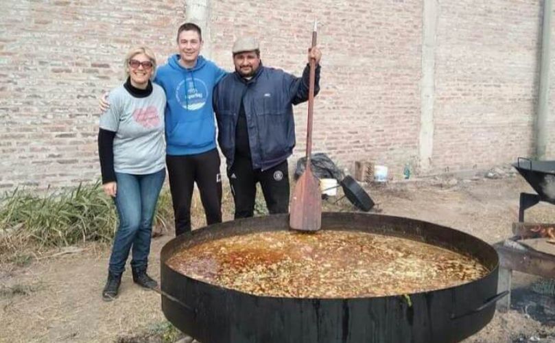 Una ollada enorme para los más necesitados