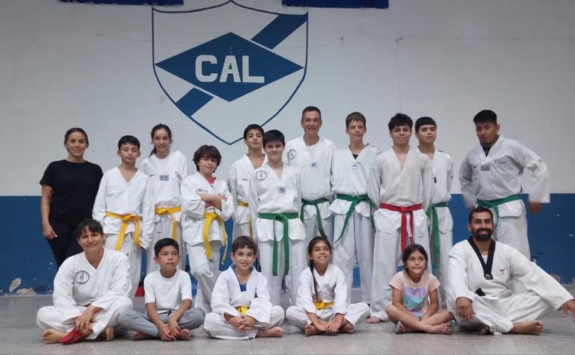 El grupo de Taekwondo del Club Atlético Libertad