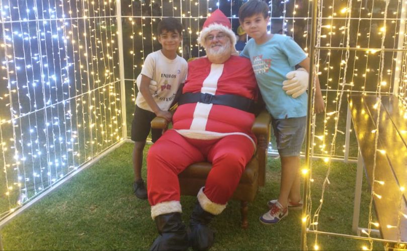 Papa Noel en el parque central de General Lagos