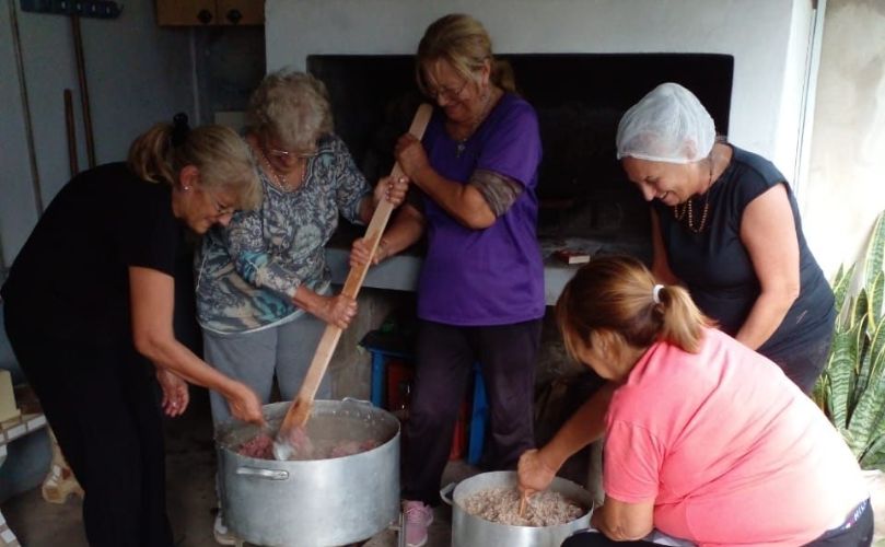Preparando una gran cantindad de empanadas