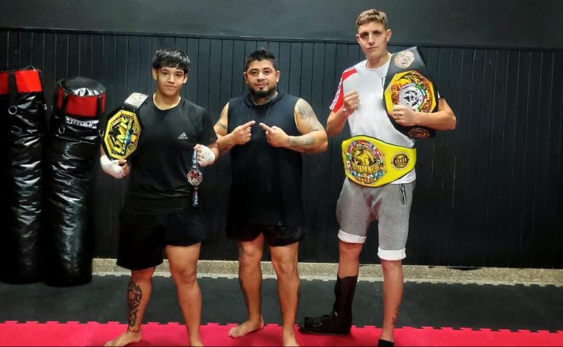 Lautaro junto a compañeros del Local Boxing
