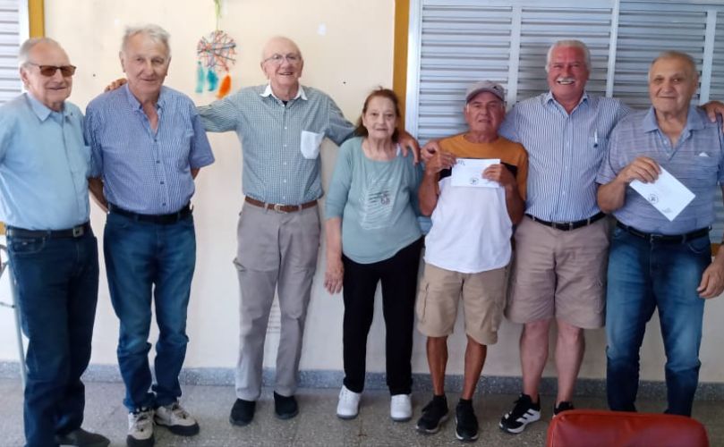 Parte de la Comisión junto a los ganadores