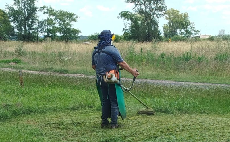 Cortador de pasto, costado por los mismos vecinos
