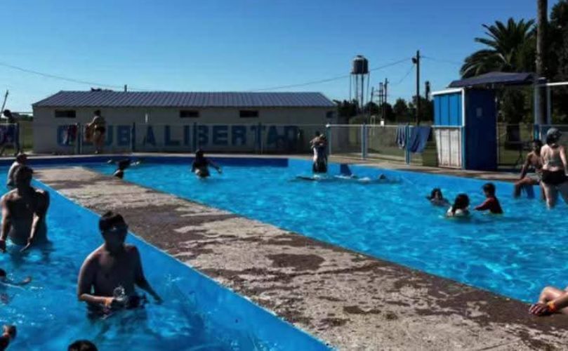 Pileta del Club en General Lagos