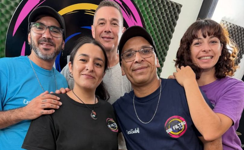 El equipo organizador: los chicos de 'Sin Filtro y Vos', junto a Andrés Vallasciani
