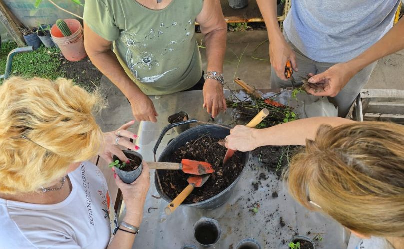 Mujeres presentes en el Taller de huerta saludable