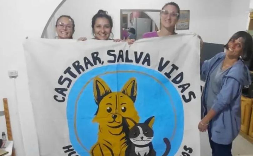 'Huellitas General Lagos' con su bandera