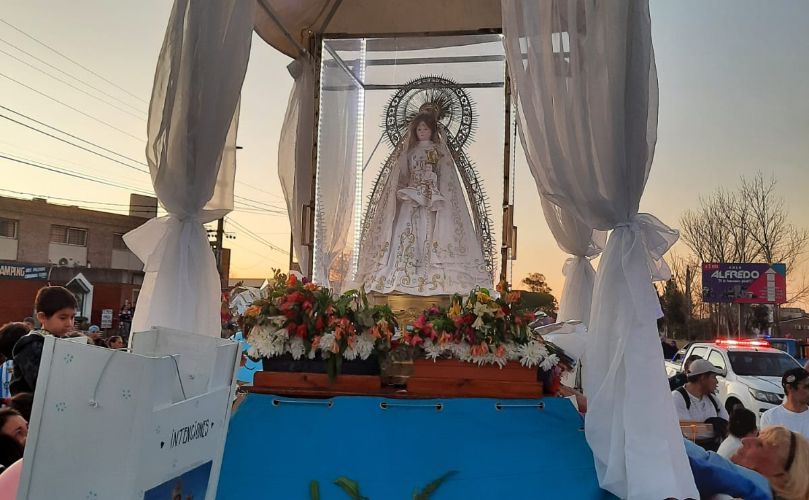 Peregrinos acompañando a la Virgen en General Lagos