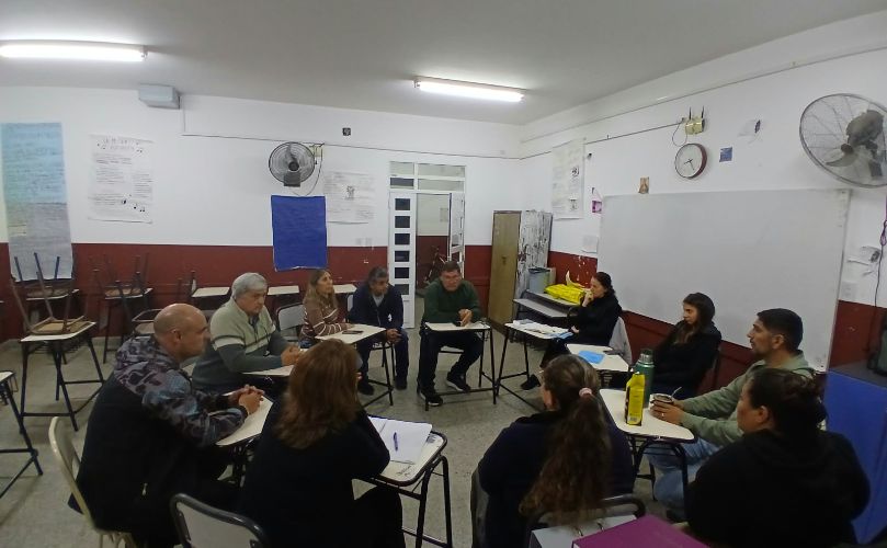 Cooperadoras unidas ultimando detalles