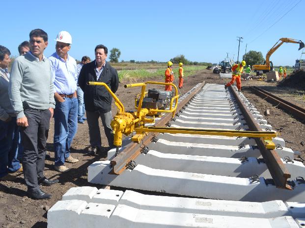 Ramos, en el obrador de Pavón, valoró la generación de empleo.