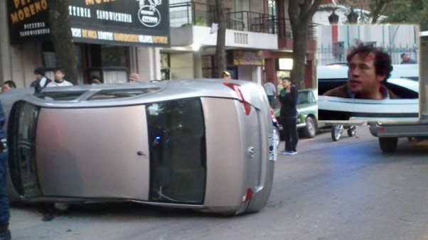 El auto que circulaba a alta velocidad 