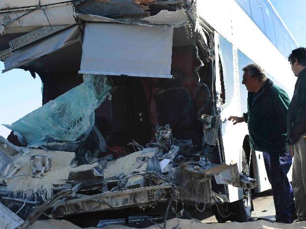 La víctima fatal conducía este micro de larga distancia