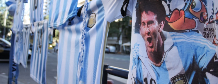 Todos quieren llevarse la remera de Messi. (Rosario3)