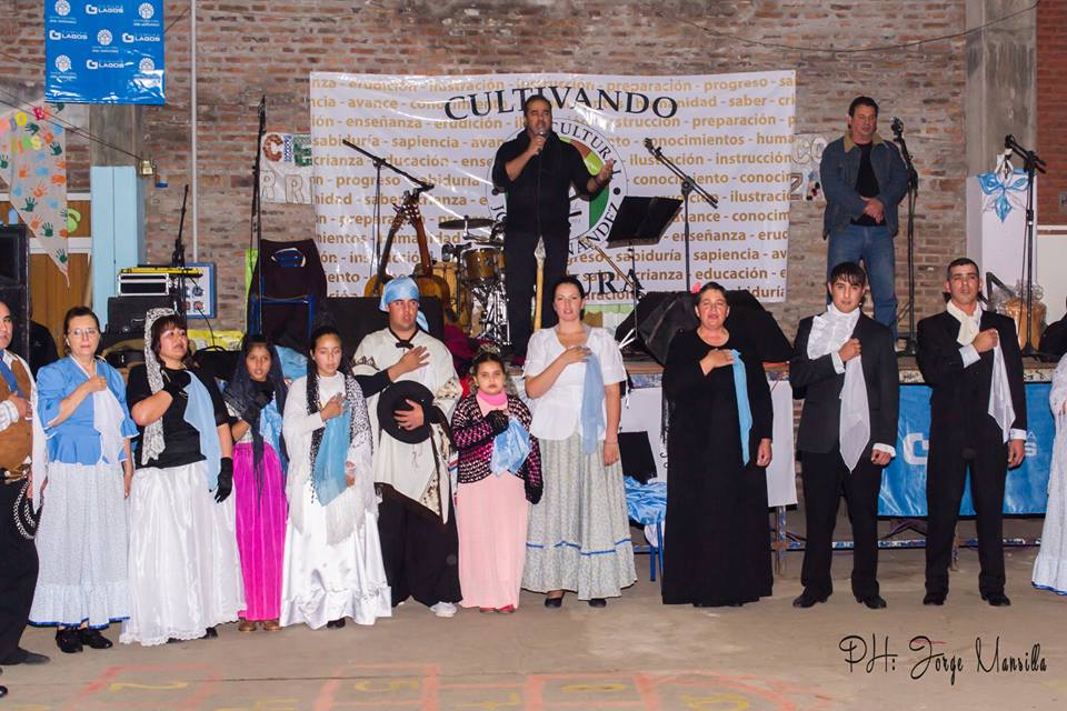 Fernando Junco interpretó el Himno Nacional Argentino