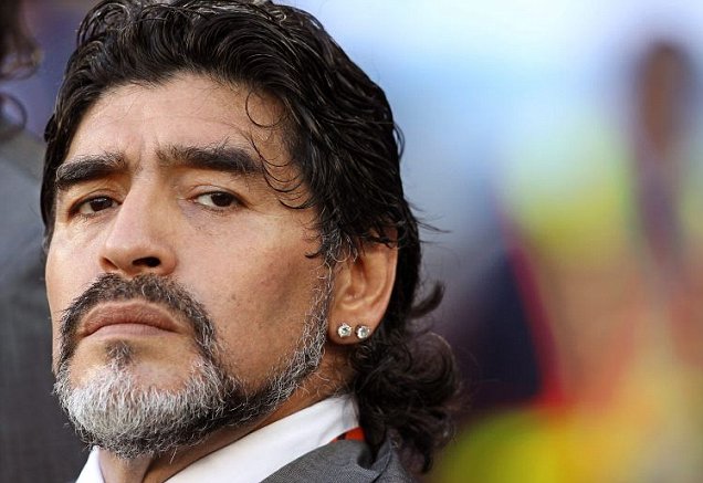 Pablo Layus fue agredido por Diego Maradona