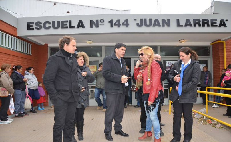 El Secretario de  Transporte visitó ambas escuelas