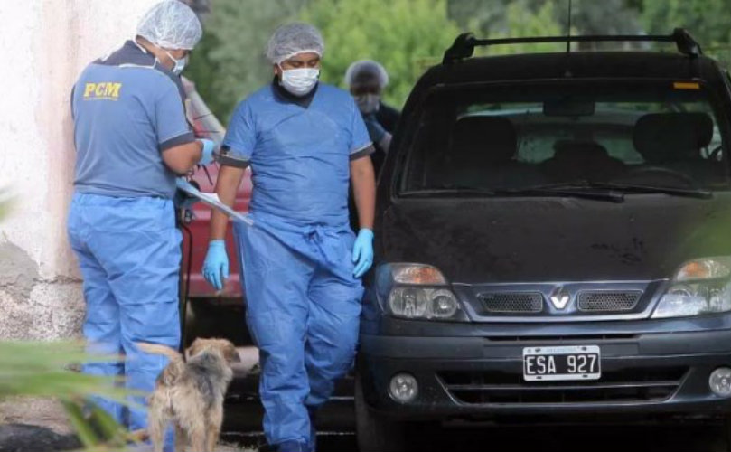 La policía realizó pericias en la casa siniestrada