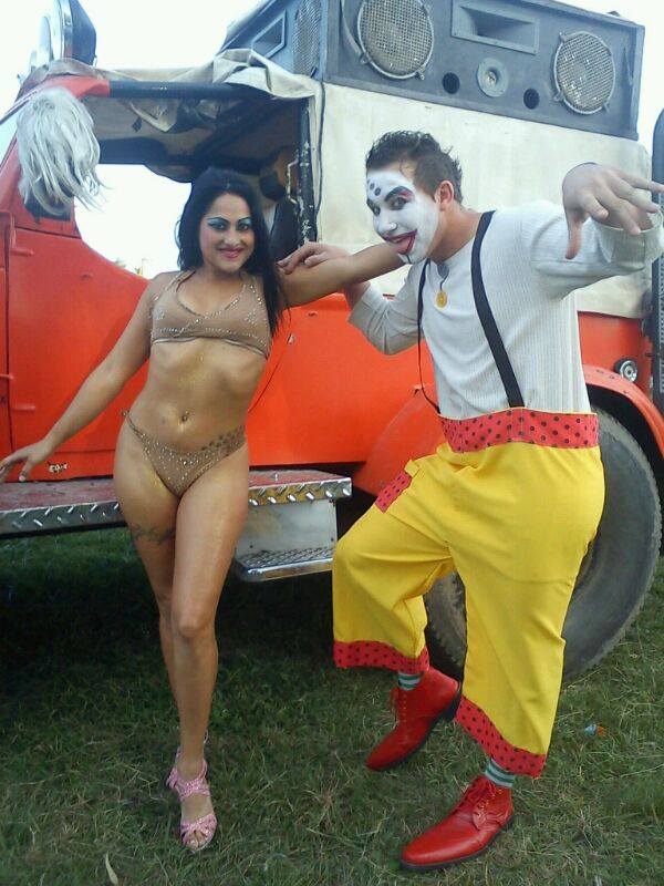 Ambos conviven felices en el circo