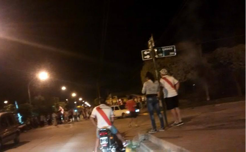 La hinchada local  festejo el triunfo de river