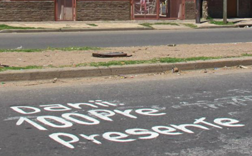 Recuerdo. Una pintada en 27 de Febrero al 4400 recuerda al ciudadano paraguayo Daniel Santacruz Cabr