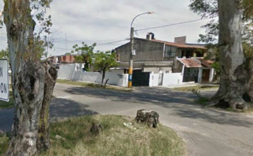 Dos muchachos que viajaban en moto fueron atacados a balazos en Lamadrid y Cafferata