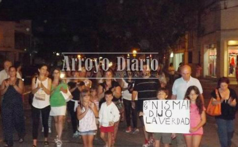 Los manifestantes marcharon por las calles céntricas de Arroyo Seco