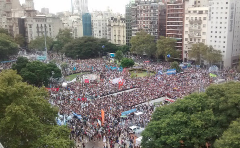 Una multitud acompañó a Cristina