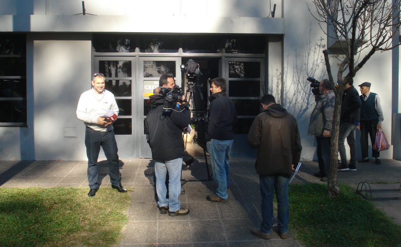 El banco Credicoop de General Lagos, esta mañana, tras el paso de la banda de hampones