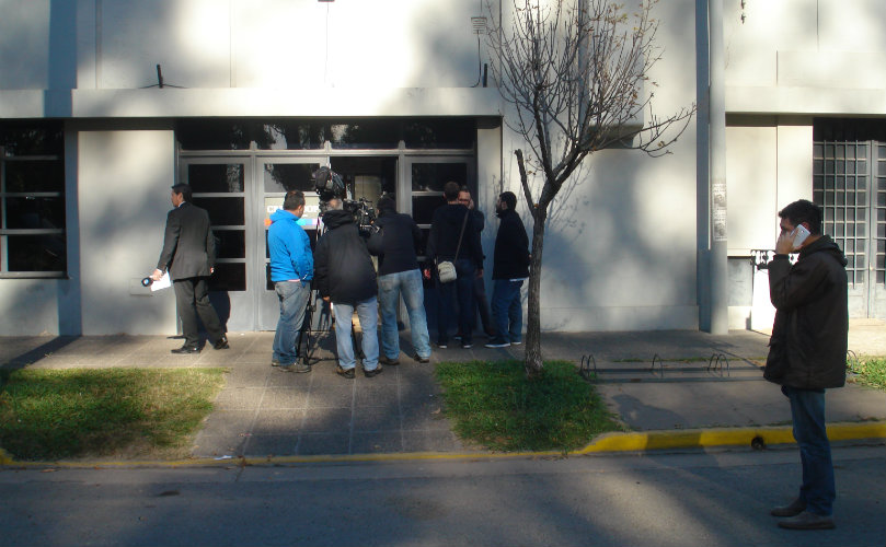 El robo comando se produjo esta mañana en una subcomisaría y en un banco de General Lagos.