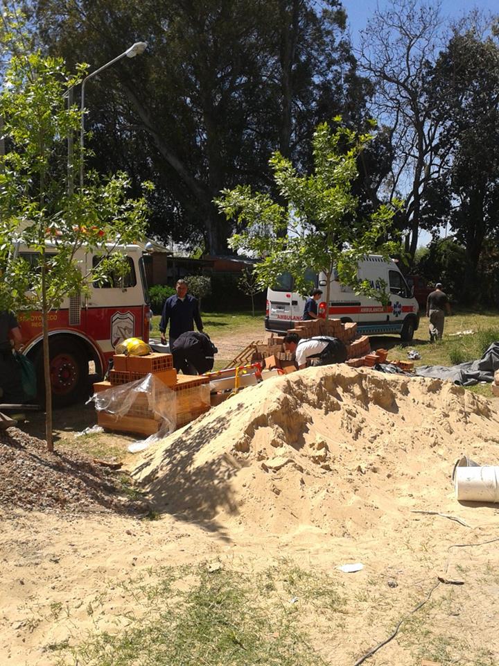 Los bomberos socorrieron al joven 