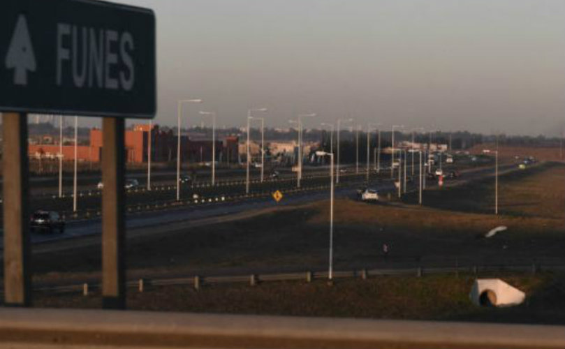 Al acecho. La zona de la autopista Rosario-Córdoba en cercanías del arroyo Ludueña, lugar de las emb