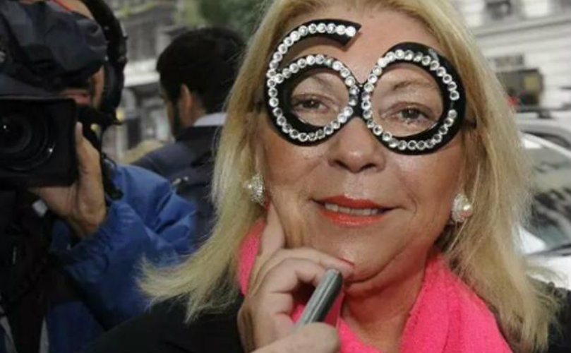 Carrió celebró llegar a los 60 años con anteojos brillantes