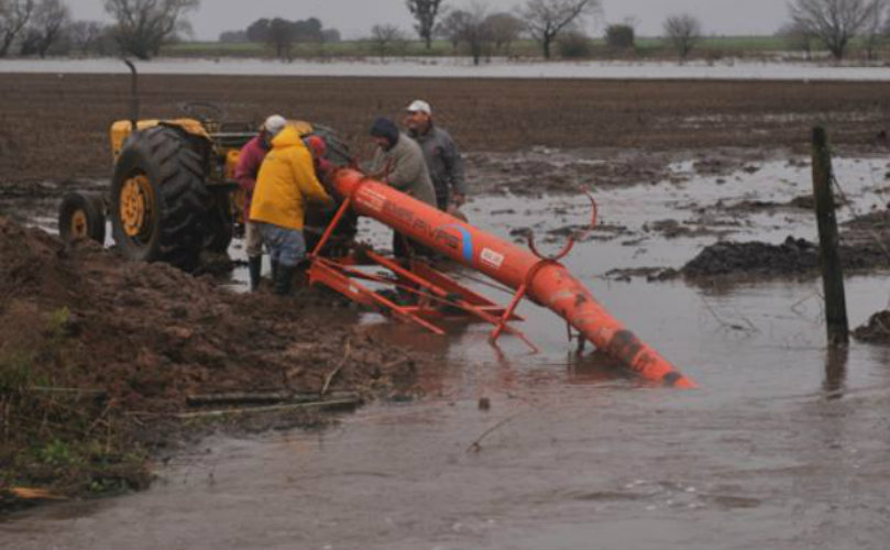 Contrarreloj. Las bombas trabajaban ayer para extraer el agua acumulada en Sanford