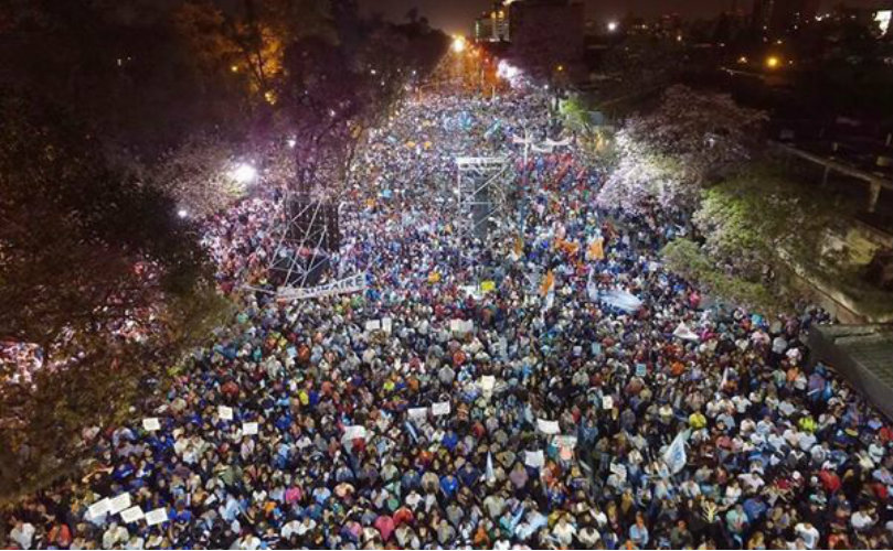 Una multitud festejo el triunfo Kirchnerista en Tucumán