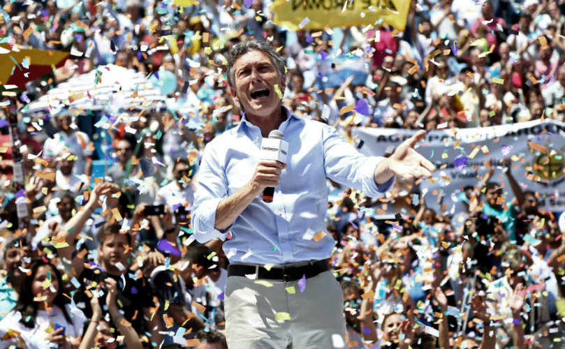 Promesa de corazón. Macri prometió bajar los impuestos en caso de llegar a la Rosada. 