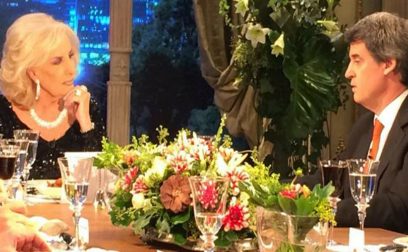 El ministro Prat Gay estuvo anoche en la mesa de Mirtha