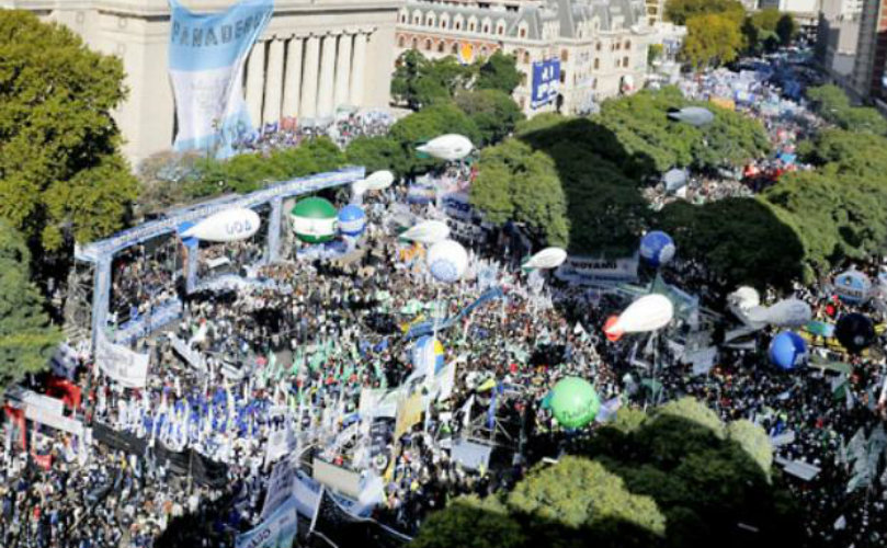 Multitud. Miles de personas se concentraron en Buenos Aires Aires para conmemorar el Día del Trabaja