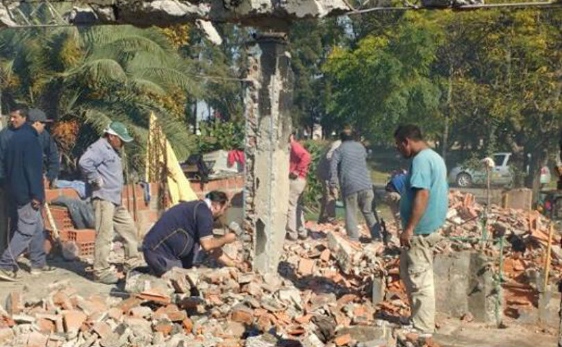 Familiares y amigos pusieron manos a la obra