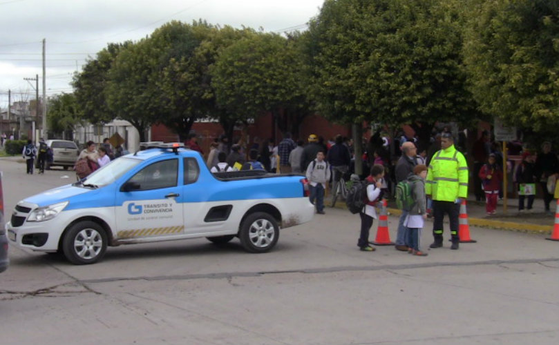 Control a la salida de la escuela 