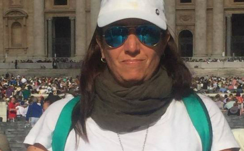 Juliana, en el Vaticano, le pidió al Papa que no sea cómplice de la corrupción. Es de Bahía Blanca. 