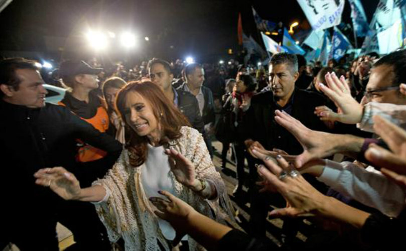 Cristina Kirchner regresa a la Ciudad de Buenos Aires luego de los allanamientos en Santa Cruz. 