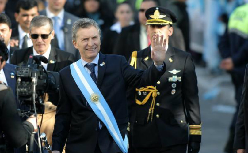 Macri brindó su discurso en la entrada de la Casa de Tucumán