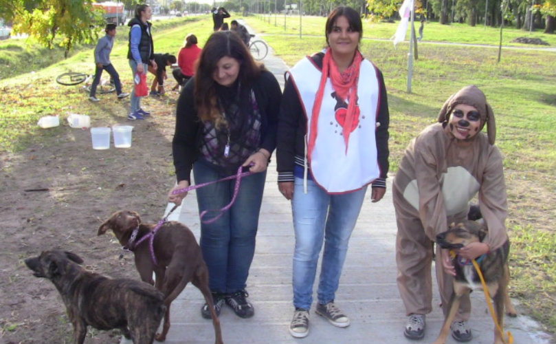 Claudia Persichini junto a otras proteccionistas 