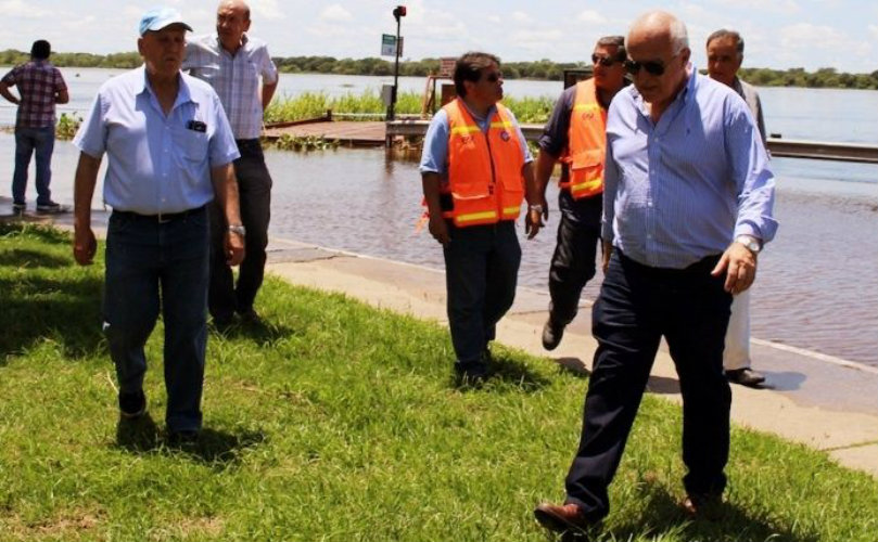 El gobernador se mostró muy preocupado por el efecto de las inundaciones.