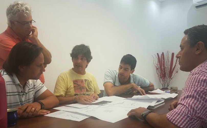 Esteban Ferri, junto a las autoridades provinciales