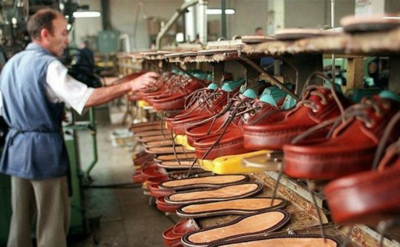 La situación de una histórica fábrica de calzado es crítica