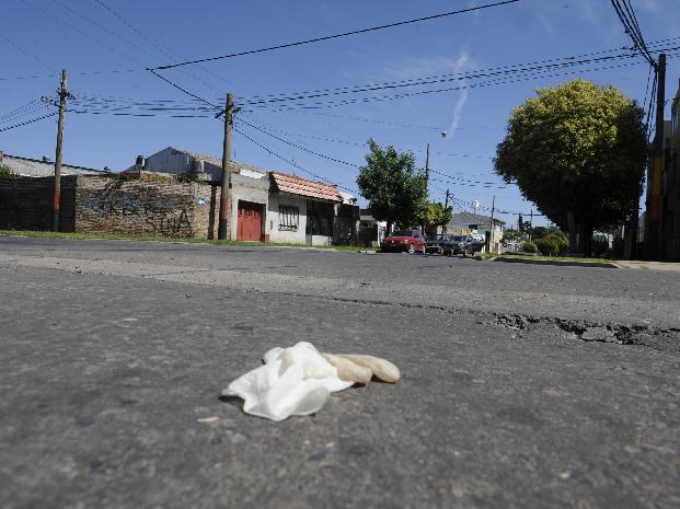 Santiago y Gutiérrez, donde ocurrió el homicidio, esta mañana aún quedaban rastros del trabajo del l