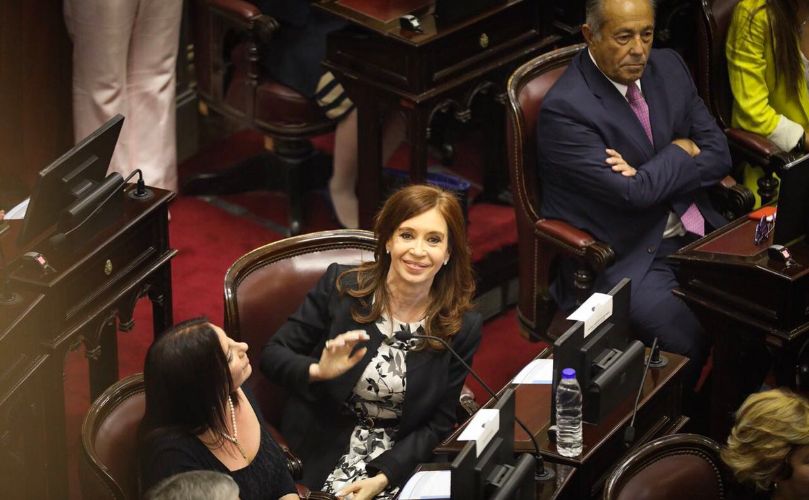 La expresidenta de Argentina Cristina Fernández de Kirchner juró como senadora