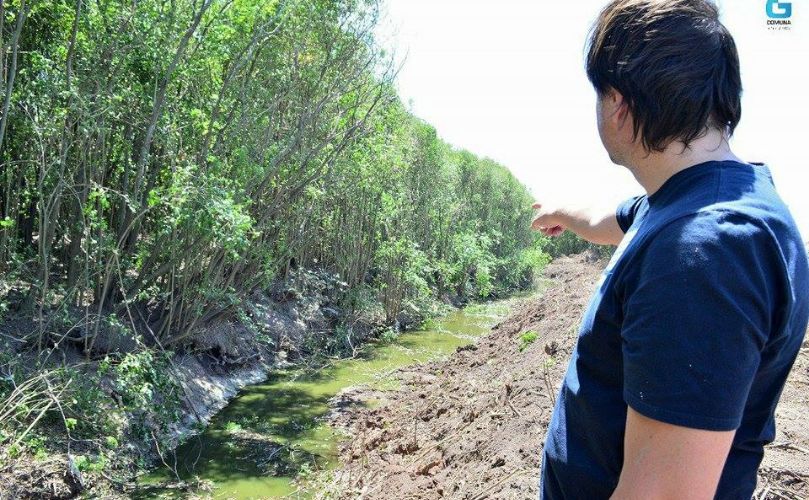 Esteban Ferri supervisa la obra