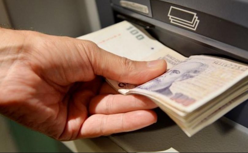 Los usuarios de tarjetas de débito pueden obtener dinero en súper y comercios de la red Extra Cash
